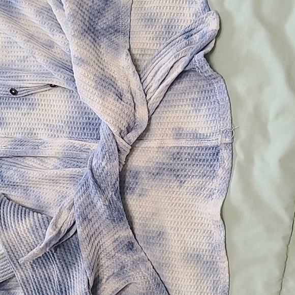 Lightweight tie-dye Thermal,  $4 if bundled - Picture 3 of 10